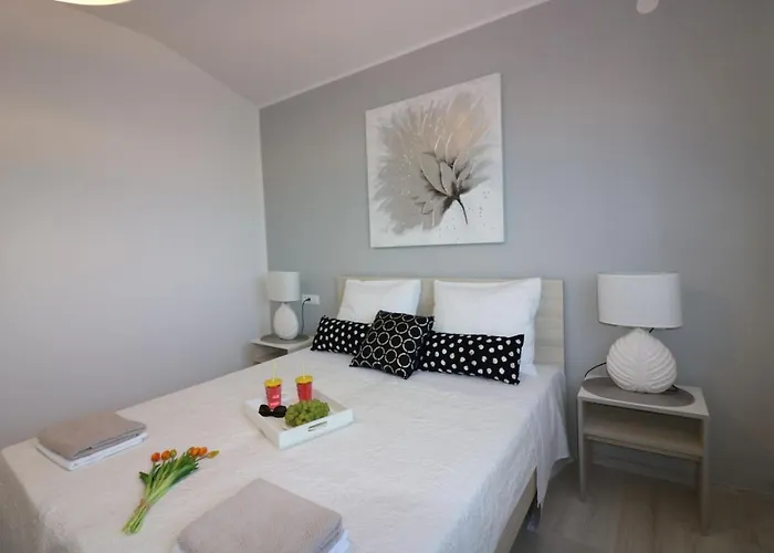 Pool-apartments Πόρετς